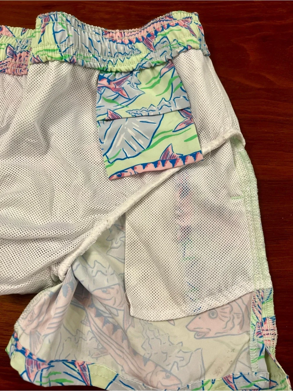 Vineyard Vines Boys Chappy Swim Trunks Size 7 - Fish Print